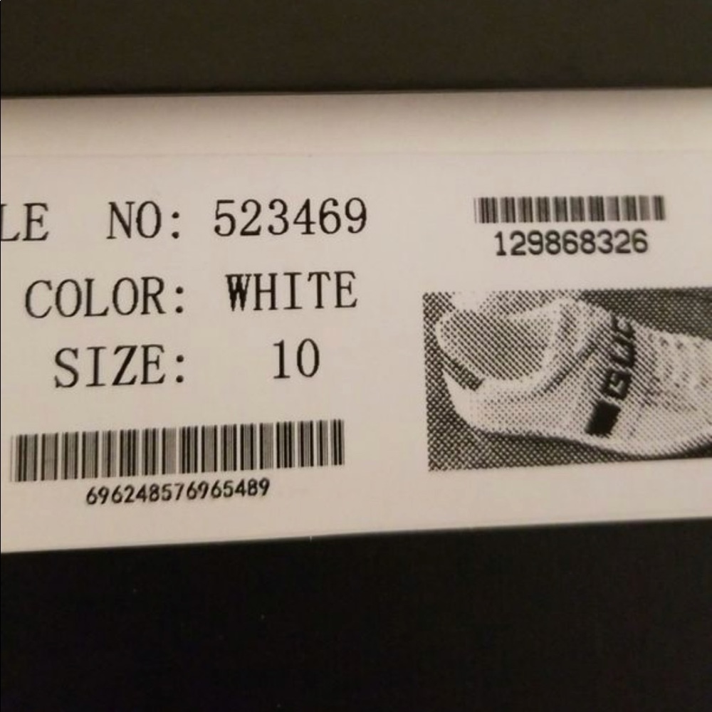 White Gucci shoes - Picture 3 of 3